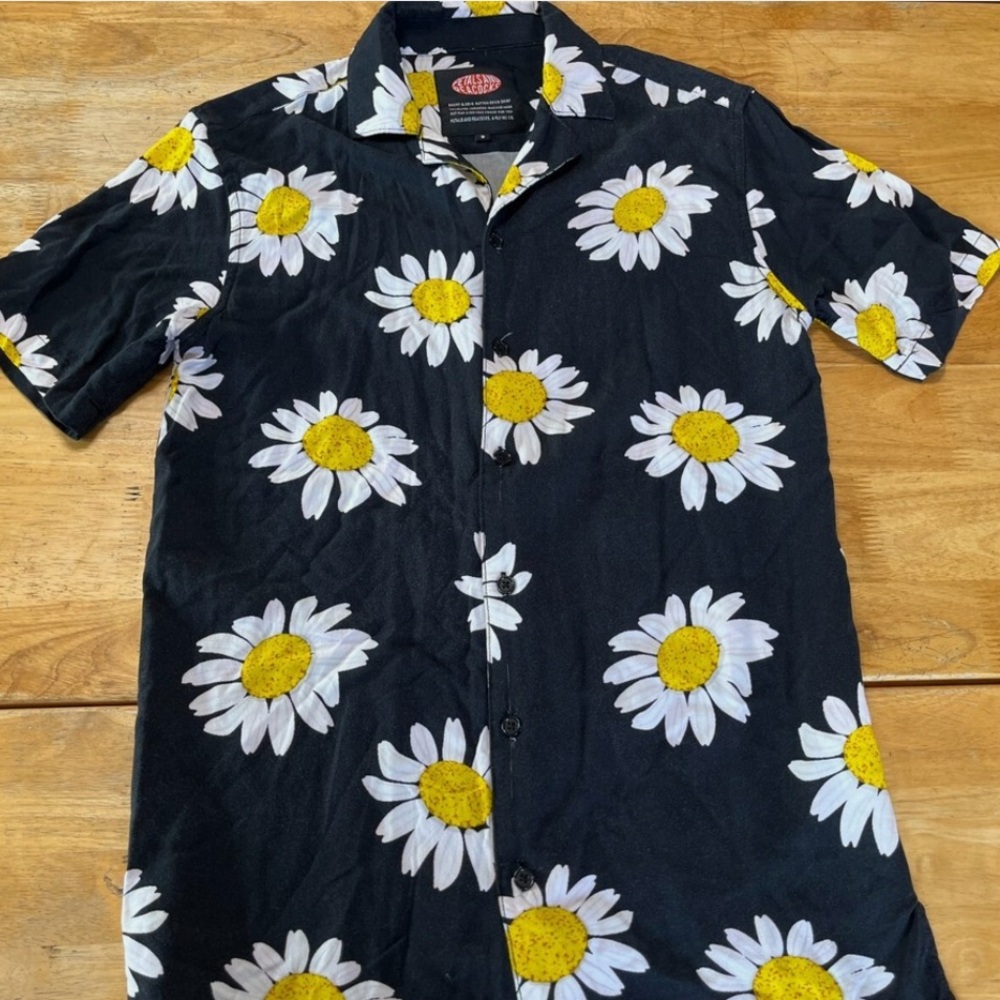 Rare petals and peacocks Black Daisy Print Tee Dress with White & Yellow Florals